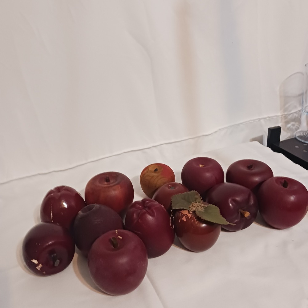 Wooden Artificial Apples Red Fair Rustic Faux Fruit Decor Lot of 13 t 1 plastic
